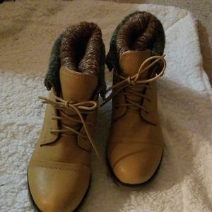 NEW Sz 9 womens sweater lined hiking boots